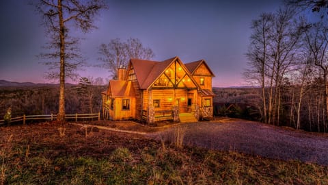 Falcons Lair House in Blue Ridge