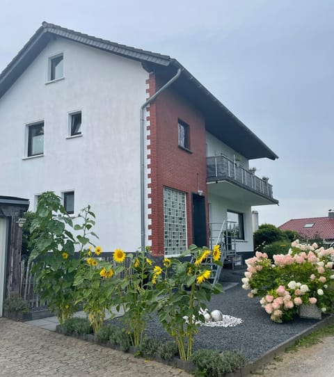 Ferienwohnung und Monteurwohnung Matthies Nähe Köln 30km Apartment in Bergisch Gladbach