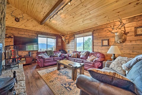 Sprawling Mountain-View Cabin 5 Mi to Mesa Verde Cabin in Colorado