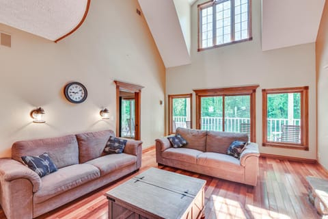 Huge Family Home with Pool - 13 Mi to Lake Michigan! House in LaPorte County