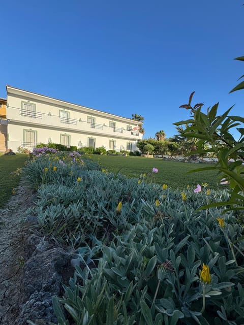 Property building, Spring, Day, Garden, Garden view