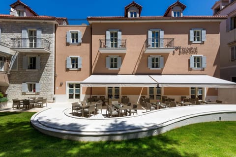 Facade/entrance, Facade/entrance, Balcony/Terrace