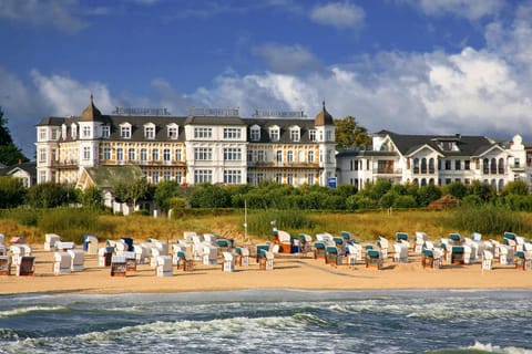 Facade/entrance, Banquet/Function facilities