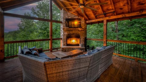 Lake Vista Lodge House in Blue Ridge Lake