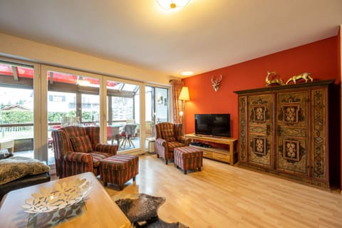 Communal lounge/ TV room, TV and multimedia, Living room, Seating area, Evening entertainment