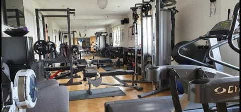 The Sleeping Dog Room at The Grumpy Schnauzer BnB Huge Room, Luxe Suite, Private Hot Tub, Breakfast, Gym, Games Room, Farm Stay, Amazing Bed and Breakfast in Coatbridge