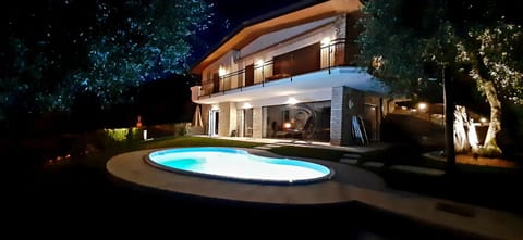 Villa Mimosa-Con piscina e vista lago Villa in Brenzone sul Garda