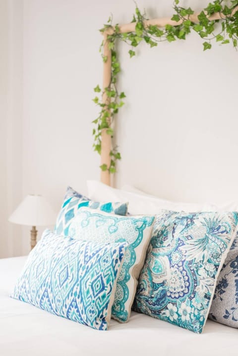 Charming Apartment With Vibrant Accents Apartment in L'Hospitalet de Llobregat