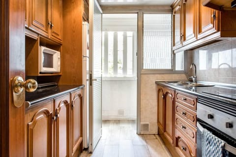 Charming Apartment With Vibrant Accents Apartment in L'Hospitalet de Llobregat