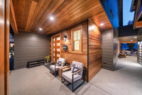 Summersalts #55 House in Chelan (In Town)