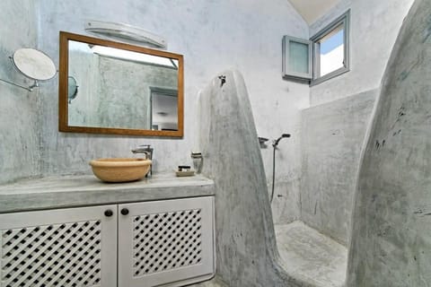 Caldera Cliff Illusion Apartment hotel in Thera