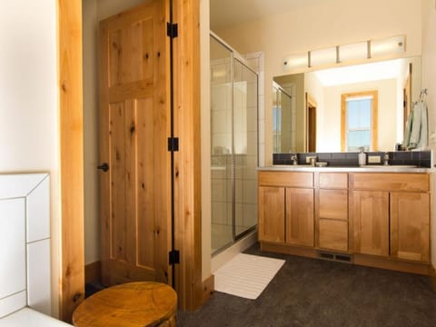 Maison Rouge #23 House in Chelan (In Town)