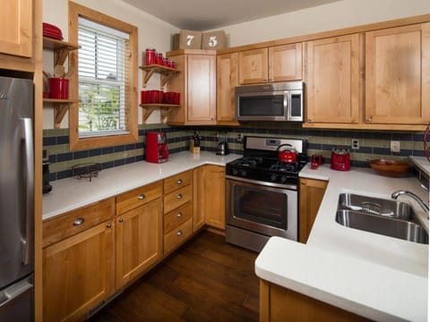 Maison Rouge #23 House in Chelan (In Town)