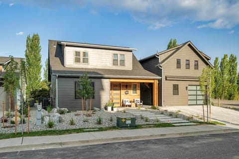 Summersalts #55 With Carriage House House in Chelan (In Town)