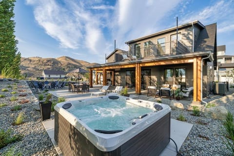 Summersalts #55 With Carriage House House in Chelan (In Town)