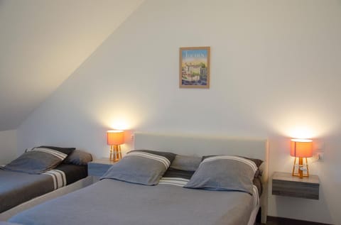 Bed, Photo of the whole room, Bedroom