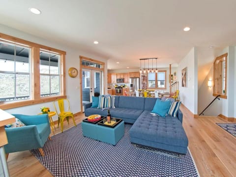 Walking on Sunshine #75 House in Chelan (In Town)