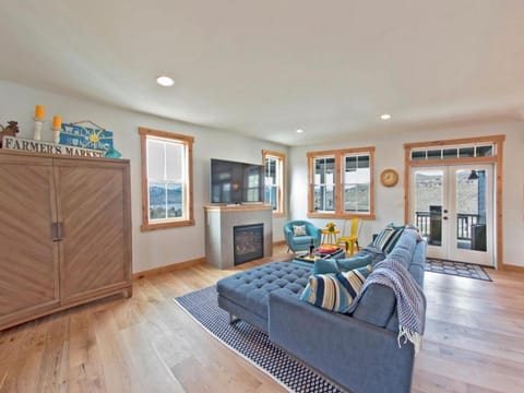 Walking on Sunshine #75 House in Chelan (In Town)