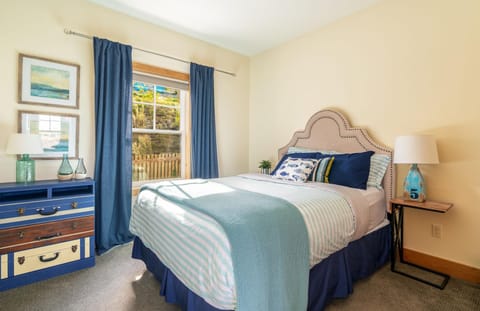 Ready or Knot #40 House in Chelan (In Town)