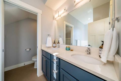 Heart & Soul #1 House in Chelan (In Town)