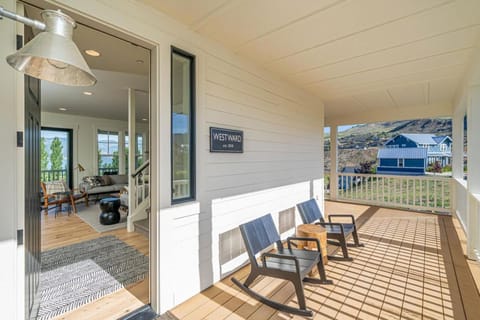 Westward #32 House in Chelan (In Town)