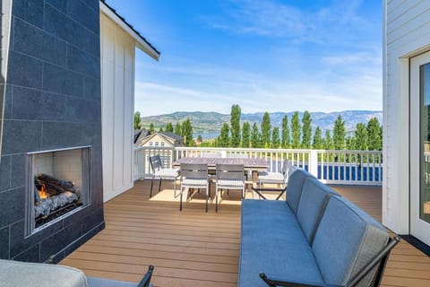 Westward #32 House in Chelan (In Town)