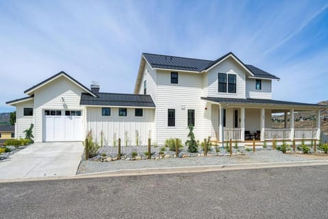 Westward #32 House in Chelan (In Town)