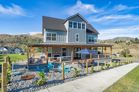 5 O’Clock Somewhere #113 House in Chelan (In Town)