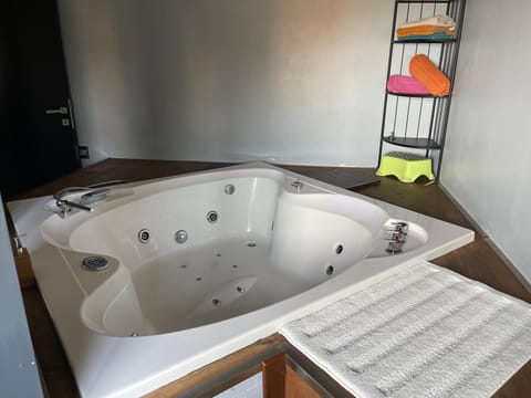 Hot Tub, Bathroom, Bath