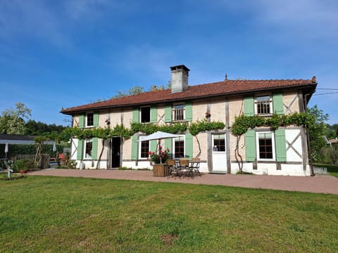 Property building, Swimming pool, Breakfast