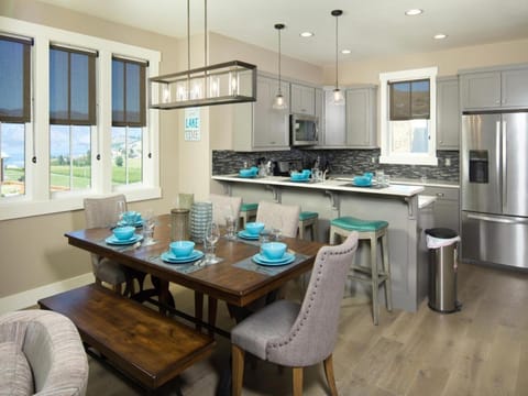 Better Lake Than Never #72 House in Chelan (In Town)