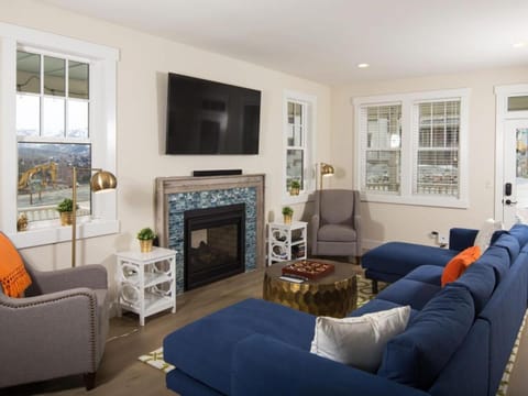 Brass Monkey #74 House in Chelan (In Town)