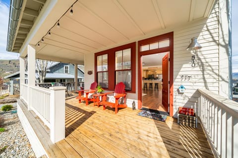 Chickadee #10 House in Chelan (In Town)