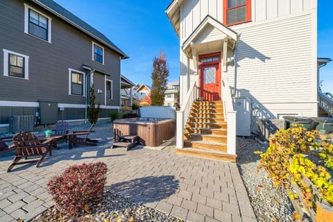 Chickadee #10 House in Chelan (In Town)