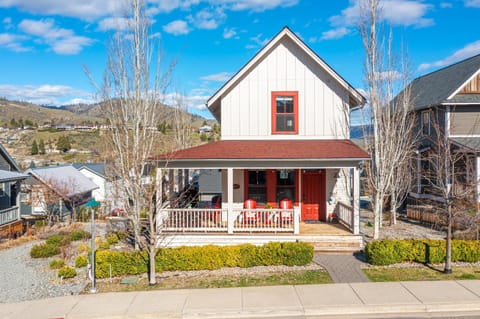 Chickadee #10 House in Chelan (In Town)