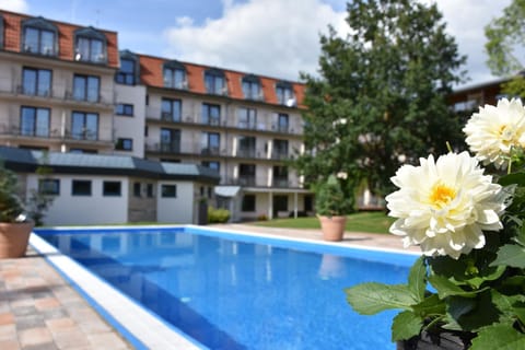 Property building, Swimming pool