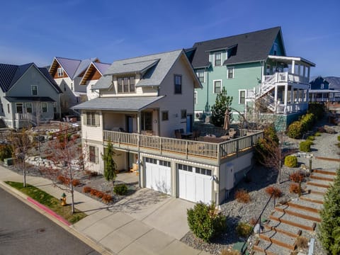 Lake Life #17 House in Chelan (In Town)