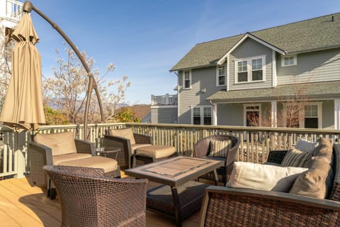 Lake Life #17 House in Chelan (In Town)