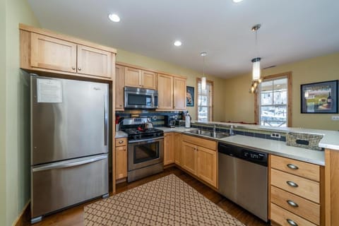 Cabernet Cottage & Carriage House #8CH House in Chelan (In Town)