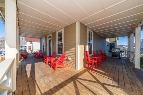 Cabernet Cottage & Carriage House #8CH House in Chelan (In Town)