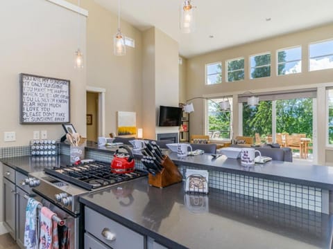 Hello Sunshine #51 House in Chelan (In Town)