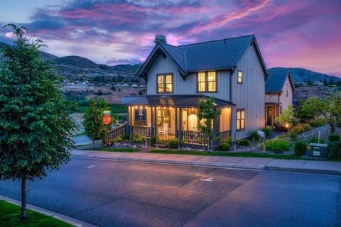 Yellowstone #13 House in Chelan (In Town)