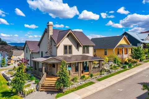 Yellowstone #13 House in Chelan (In Town)