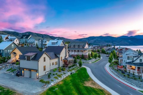 Yellowstone #13 House in Chelan (In Town)