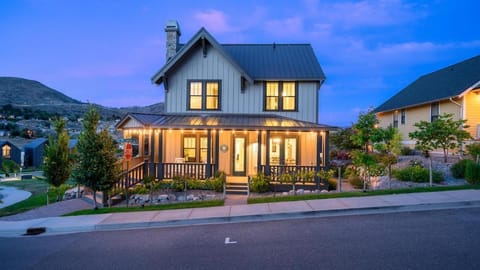 Yellowstone #13 House in Chelan (In Town)