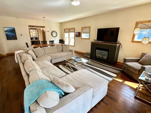 Joie De Vivre #57 House in Chelan (In Town)