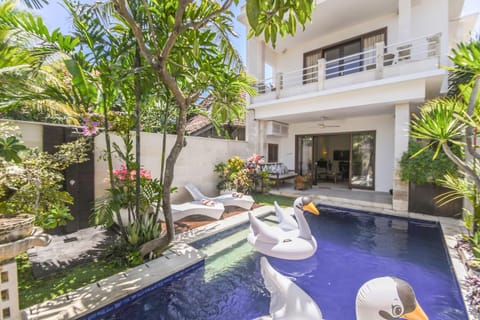Property building, Garden, Pool view, Swimming pool, Swimming pool