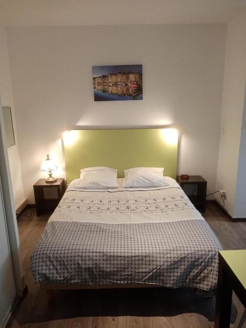Entre le Pont 9 et l'Eveque , Les Hauts de Honfleur, Piscine, WIFI et Parking gratuits Apartment in Normandy