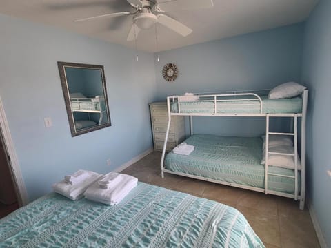 Super Cute With Deeded Beach Access (#26) - Sleeps 5 House in West Beach