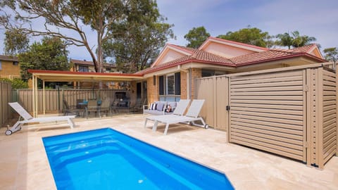 Pool view, Swimming pool, sunbed